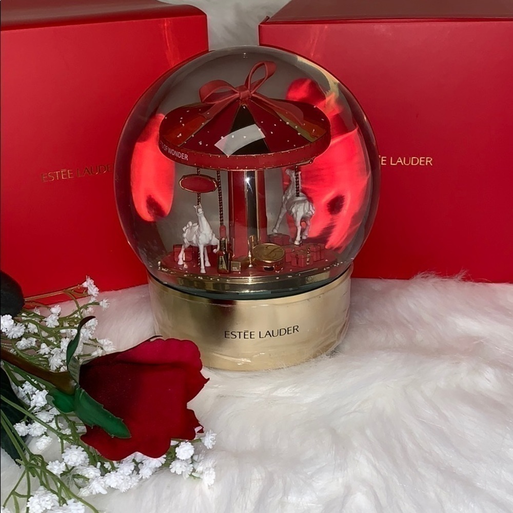 ESTEE LAUDER GIANT ‘GIFTS OF WONDER’ SNOWGLOBE SNOWBALL NOVELTY HOLIDAY GIFT